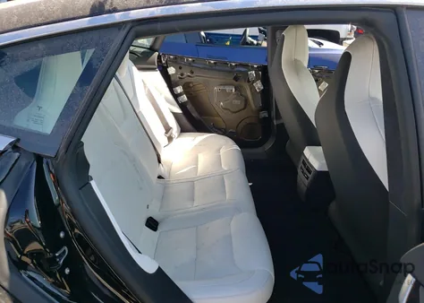 2019 Tesla Model S z USA, uszkodzony, nr VIN 5YJSA1E23KF337255